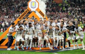 بعد غياب طويل عن البطولات الاوروبية.. اوناي ايمري يقود استون فيلا لتحقيق لقب الدوري الاوروبي